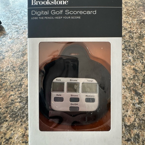 NEW Brookstone Digital Golf Scorecard (O54) - Picture 2 of 6